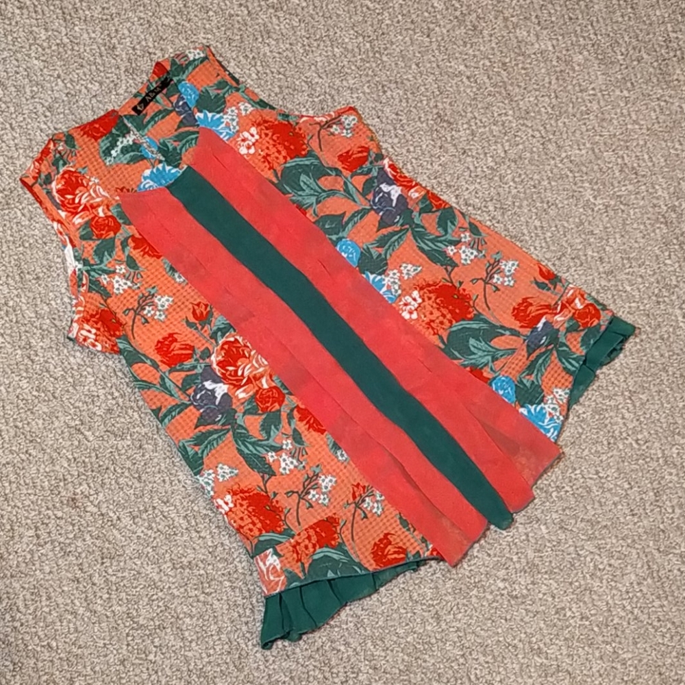 A&M flower printed tunic size L